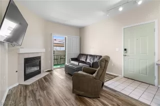 Photo #3: 2606298 Listing