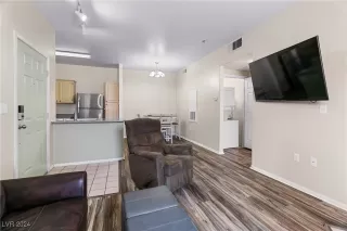 Photo #5: 2606298 Listing