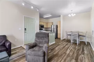 Photo #6: 2606298 Listing