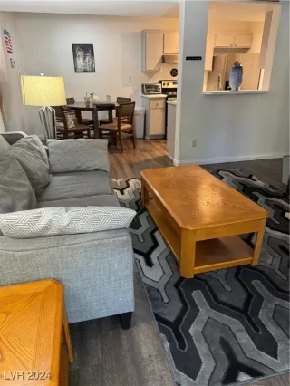 Photo #3: 2606307 Listing