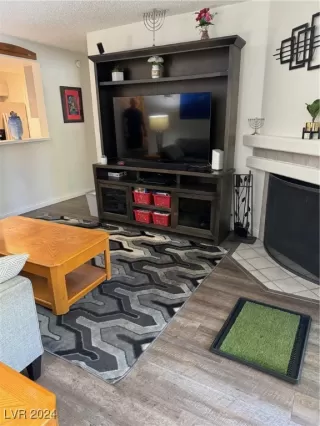 Photo #5: 2606307 Listing