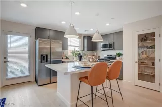 Photo #1: 2606325 Listing 