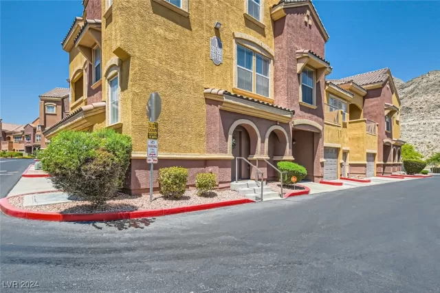 MLS: 2606328 Condo For Sale