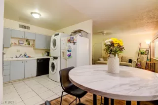 Photo #5: 2606341 Listing