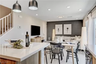 Photo #1: 2606343 Listing