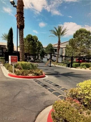 Photo #2: 2606401 Listing