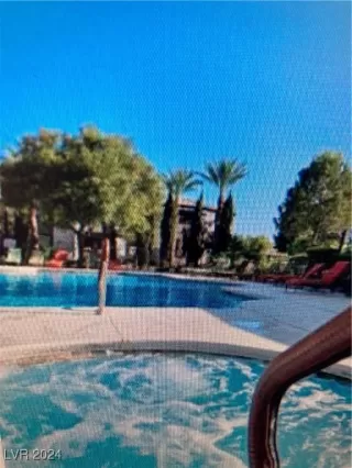 Photo #6: 2606401 Listing