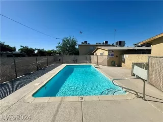 Photo #5: 2606512 Listing