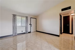 Photo #6: 2606517 Listing