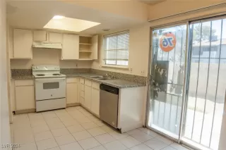 Photo #1: 2606560 Listing 