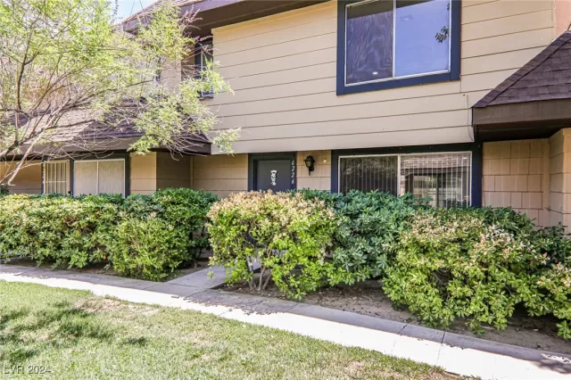 MLS: 2606581 Condo For Sale