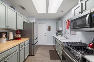 Photo #1: 2606602 Listing 