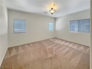 Photo #4: 2606626 Listing