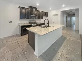 Photo #5: 2606626 Listing