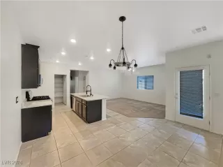 Photo #6: 2606626 Listing