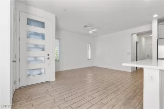 Photo #5: 2606660 Listing