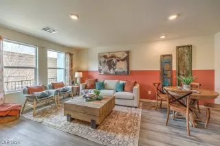 Photo #4: 2606664 Listing