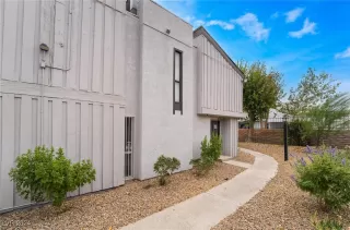 Photo #3: 2606747 Listing