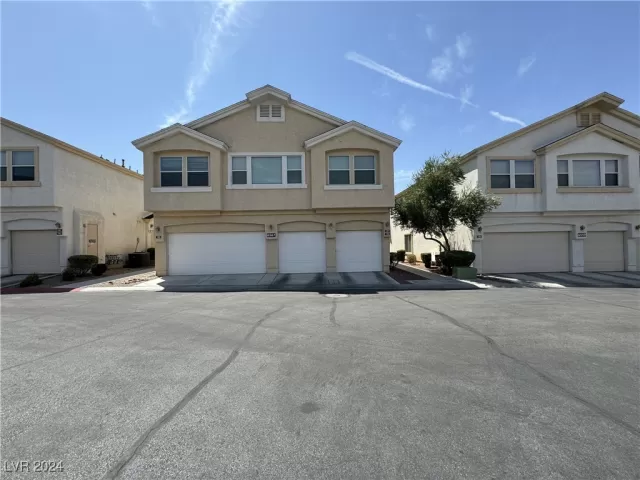 MLS: 2606750 Condo For Sale