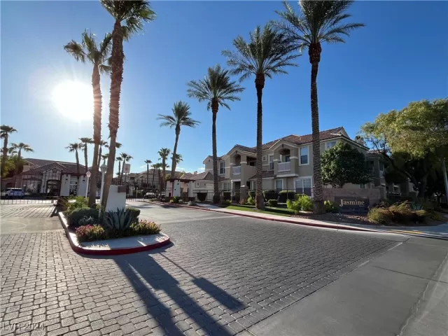 MLS: 2606827 Condo For Sale