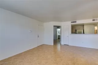 Photo #3: 2606829 Listing 