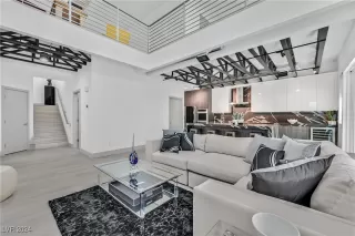 Photo #3: 2606863 Listing