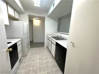 Photo #3: 2606889 Listing