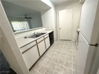 Photo #5: 2606889 Listing