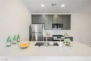 Photo #2: 2606963 Listing