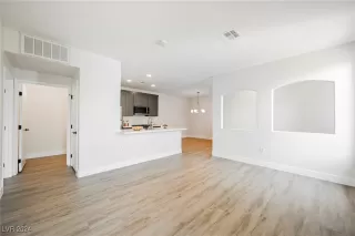 Photo #4: 2606963 Listing