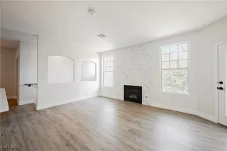 Photo #5: 2606963 Listing