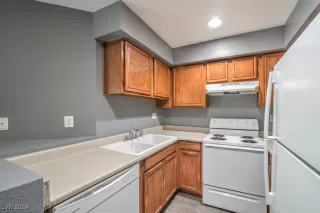 Photo #3: 2606978 Listing