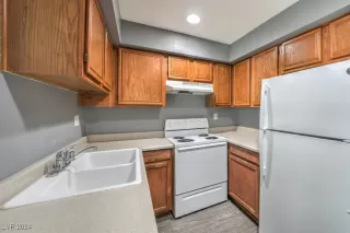 Photo #4: 2606978 Listing