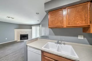 Photo #5: 2606978 Listing