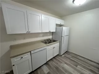 Photo #4: 2607008 Listing