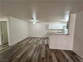 Photo #5: 2607008 Listing