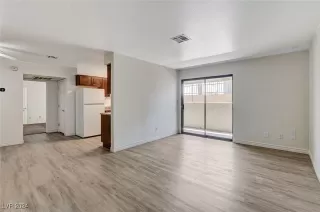 Photo #5: 2607066 Listing