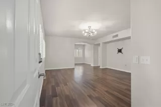 Photo #5: 2607067 Listing 