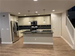 Photo #2: 2607165 Listing 