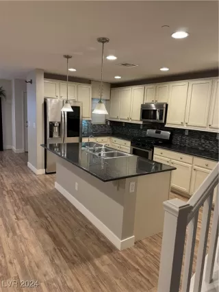 Photo #5: 2607165 Listing 