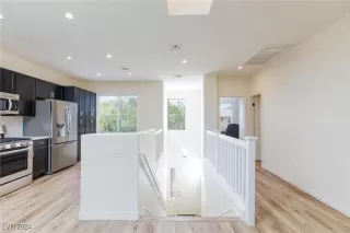 Photo #5: 2607241 Listing 