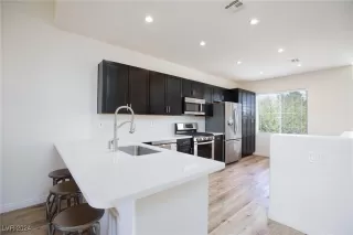 Photo #6: 2607241 Listing 