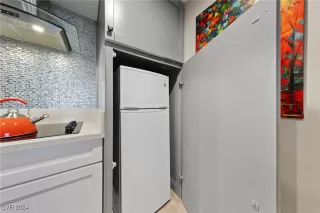 Photo #5: 2607243 Listing 