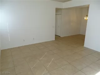 Photo #5: 2607303 Listing 