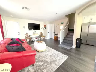 Photo #3: 2607305 Listing