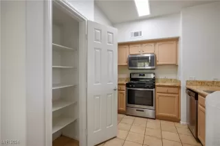 Photo #5: 2607314 Listing