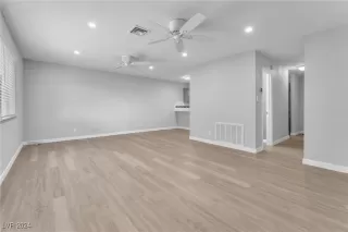 Photo #5: 2607363 Listing