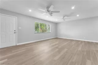 Photo #6: 2607363 Listing