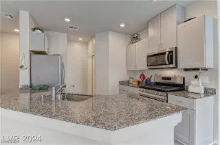 Photo #3: 2607371 Listing