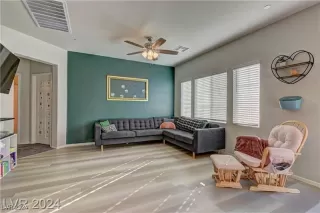 Photo #6: 2607371 Listing